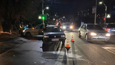 Аварія по вулиці Степана Бандери, Хмельницький. 13 листопада 2022 рік. Аварія по вулиці Степана Бандери, Хмельницький. 13 листопада 2022 рік.