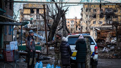 У розбитому армією РФ Вугледарі залишаються 100 людей: історія порятунку жінки У розбитому армією РФ Вугледарі залишаються 100 людей: історія порятунку жінки