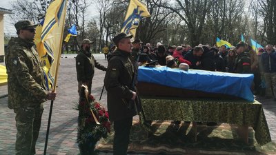 На Кіровоградщині попрощались із загиблим у російському полоні в колонії Оленівки На Кіровоградщині попрощались із загиблим у російському полоні в колонії Оленівки