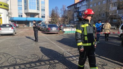 Волинські поліцейські встановили особу чоловіка, який повідомив про замінування банку
