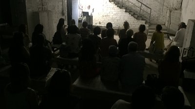Мистецтво в укритті: в Черкасах поезією та музикою збирали кошти на ЗСУ