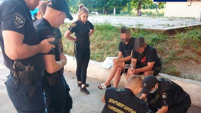 У Житомирі на поштовому відділенні у чоловіка в посилці знайшли ймовірний психотроп У Житомирі на поштовому відділенні у чоловіка в посилці знайшли ймовірний психотроп