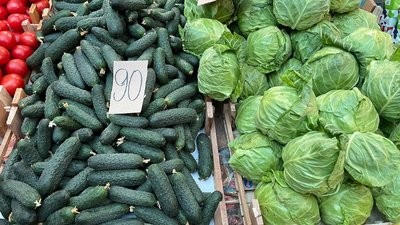 Огірки і капуста на ринку, Тернопіль, 17 квітня, 2024