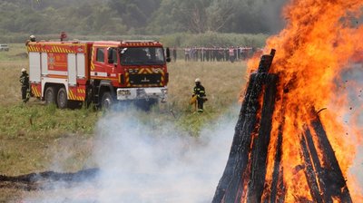 "Від одного сірника може статися катастрофа": як на Харківщині вчаться гасити лісові пожежі "Від одного сірника може статися катастрофа": як на Харківщині вчаться гасити лісові пожежі