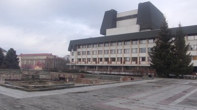 В Ужгороді ексчиновника міськради судитимуть через продаж землі біля драмтеатру