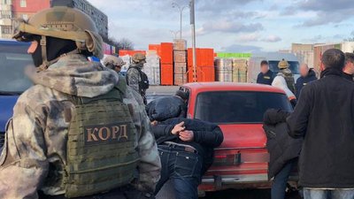 У Кропивницькому поліція затримала трьох підозрюваних у вимаганні та погрозах У Кропивницькому поліція затримала трьох підозрюваних у вимаганні та погрозах
