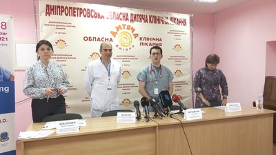 У Дніпрі дітей безкоштовно оперують американські хірурги