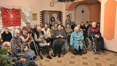 У Луцьку школярі влаштували свято для жителів геріатричного пансіонату У Луцьку школярі влаштували свято для жителів геріатричного пансіонату