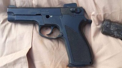 У Львові поліцейські вилучили у чоловіка арсенал зброї та боєприпаси У Львові поліцейські вилучили у чоловіка арсенал зброї та боєприпаси