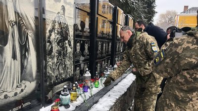 В Ужгороді відбулося вшанування загиблих у боях під Дебальцевим військових