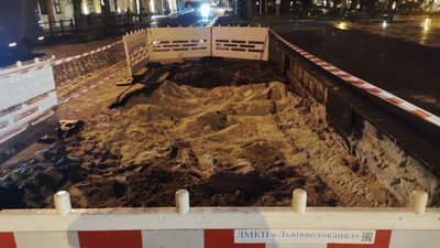 На проспекті Свободи у Львові ліквідували порив на водопроводі