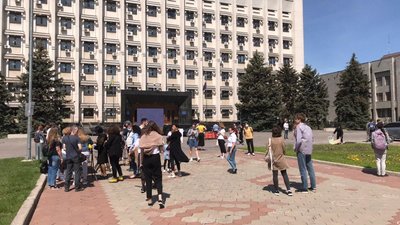 Під Одеською ОДА мітингують на підтримку Ройтбурда на посаді директора худмузею Під Одеською ОДА мітингують на підтримку Ройтбурда на посаді директора худмузею