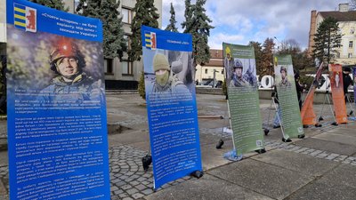 В Ужгороді відкрили фотовиставку "Обличчя незламності"