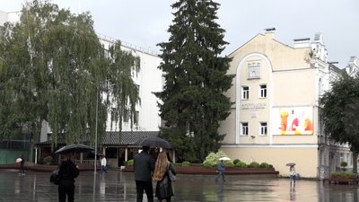 В Житомирі проводять поточний ремонт вулиці Михайлівської – перекладають тротуарну плитку В Житомирі проводять поточний ремонт вулиці Михайлівської – перекладають тротуарну плитку