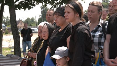 У Житомирі попрощалися із двома військовими, які загинули за Україну У Житомирі попрощалися із двома військовими, які загинули за Україну