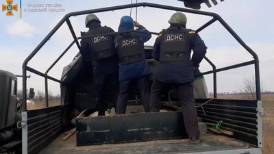 На Одещині рятувальники знайшли сучасну авіаційну бомбу На Одещині рятувальники знайшли сучасну авіаційну бомбу