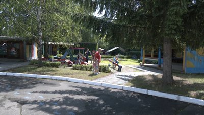 Дітей з дитячих садків Старокостянтинова батьки забирають опівдні. Дітей з дитячих садків Старокостянтинова батьки забирають опівдні.