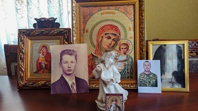 "Він диктував вірші телефоном з фронту". Що дає матері загиблого бійця з Кіровоградщини сил жити далі "Він диктував вірші телефоном з фронту". Що дає матері загиблого бійця з Кіровоградщини сил жити далі