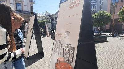 Вперше на Прикарпатті презентували мандрівну виставку "На зламі" про окупацію Донбасу