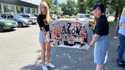 Юлія Чередніченко з Кременчука понад два роки чекає на повернення чоловіка з полону Юлія Чередніченко з Кременчука понад два роки чекає на повернення чоловіка з полону