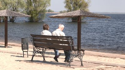 Прибирають, облаштовують медпункт та садять квіти: пляжі Черкас готують до літа