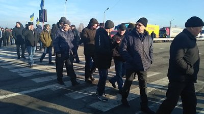 На Волині аграрії перекрили міжнародну трасу поблизу кордону На Волині аграрії перекрили міжнародну трасу поблизу кордону