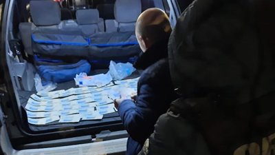 Працівника кропивницької льотної академії підозрюють в хабарництві Працівника кропивницької льотної академії підозрюють в хабарництві