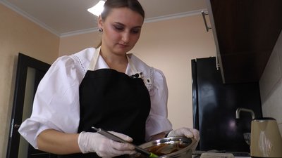 "Лінивий снікерс" без цукру. Франківка Марія Соломон готує солодощі за авторськими рецептами "Лінивий снікерс" без цукру. Франківка Марія Соломон готує солодощі за авторськими рецептами