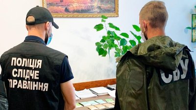 На Буковині на хабарі затримали лікарку районної лікарні