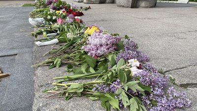У Полтаві покладали квіти до Меморіалу Солдатської слави У Полтаві покладали квіти до Меморіалу Солдатської слави