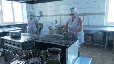 За Клопотенком. Як в Івано-Франківську школи та дитсадки перейшли на нове меню За Клопотенком. Як в Івано-Франківську школи та дитсадки перейшли на нове меню