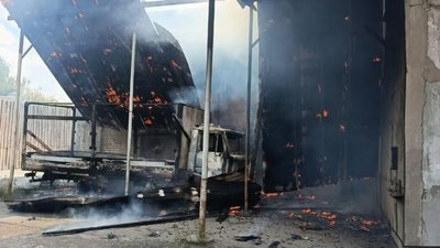 Згоріла автівка фонду внаслідок атаки дрону