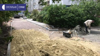 Мешканцям будинку на Заливній у Сумах третій рік обіцяють відремонтувати двір