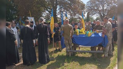 На Чернігівщині попрощалися з чотирма військовими, які загинули на Луганщині, Херсонщині та Запоріжжі На Чернігівщині попрощалися з чотирма військовими, які загинули на Луганщині, Херсонщині та Запоріжжі