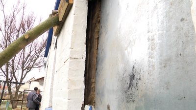 На Житомирщині обстежують пошкодження від обстрілів російськими військами будинків у селищі Ставище На Житомирщині обстежують пошкодження від обстрілів російськими військами будинків у селищі Ставище