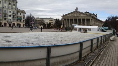 До 18-го березня мають демонтувати ковзанку на головному майдані Тернополя