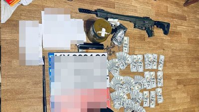 Вимагали неіснуючий борг, принижували, били та погрожували. У Дніпрі затримали шістьох вимагачів Вимагали неіснуючий борг, принижували, били та погрожували. У Дніпрі затримали шістьох вимагачів