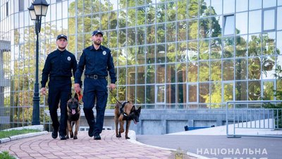 У кінологічному центрі Нацполіції Одещини службу несуть 55 собак