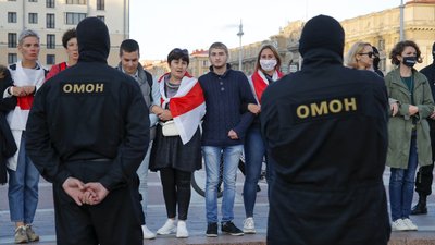 У Мінську пройшов марш, силовики перекривали центр і затримували людей