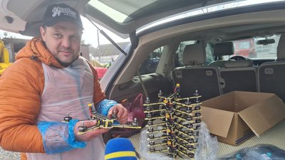 волонтери, допомога, тушкованка, свині, м'ясо, дрон, віськові, зсу волонтери, допомога, тушкованка, свині, м'ясо, дрон, віськові, зсу