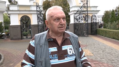 "Рок-н-рольне життя любив, жив швидко, яскраво": у Луцьку попрощалися з загиблим бійцем Романом Ющуком "Рок-н-рольне життя любив, жив швидко, яскраво": у Луцьку попрощалися з загиблим бійцем Романом Ющуком