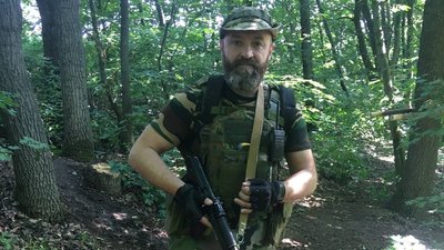 "Йому б це сподобалось": харків’янка, яка втратила чоловіка під Бахмутом, шиє одяг для поранених "Йому б це сподобалось": харків’янка, яка втратила чоловіка під Бахмутом, шиє одяг для поранених