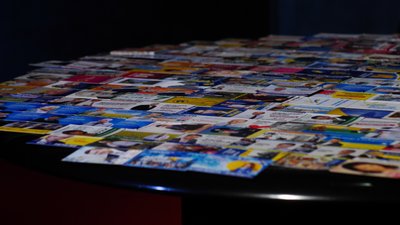 Рівнянин зібрав колекцію з сотень політичних календариків Рівнянин зібрав колекцію з сотень політичних календариків