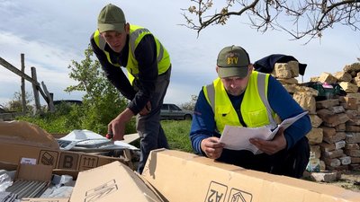У селищі Новогригорівка, що на Миколаївщині, встановлюють модульні будинки У селищі Новогригорівка, що на Миколаївщині, встановлюють модульні будинки