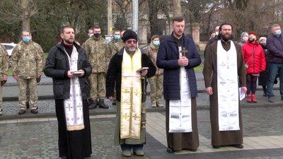 У Херсоні відбулась поминальна панахида за воїнами, які загинули 2020 року на сході України