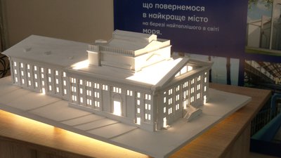"Драмтеатр – це серце Маріуполя": у Рівному переселенці створюють макет зруйнованої будівлі "Драмтеатр – це серце Маріуполя": у Рівному переселенці створюють макет зруйнованої будівлі