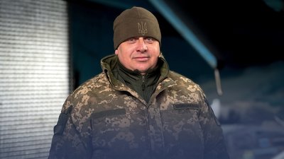 "Робота така — робити все швидко і чітко": авіамеханік з Вінниччини понад 20 років готує літаки до бойових вильотів