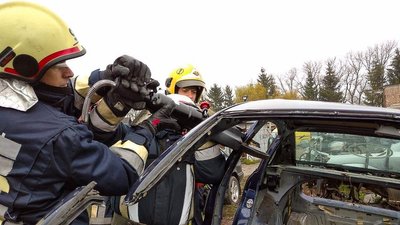 На Тернопільщині пожежники вчилися, як діяти під час ДТП На Тернопільщині пожежники вчилися, як діяти під час ДТП