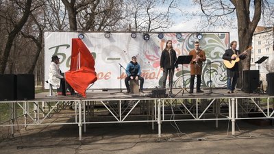 "Джаз — то музика вільних людей". Піаніст-віртуоз влаштував концерт просто неба на Вінниччині "Джаз — то музика вільних людей". Піаніст-віртуоз влаштував концерт просто неба на Вінниччині