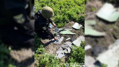 Росіяни безпілотниками поцілили по будівлі зернового складу в одному з сіл на прикордонні Чернігівщини Росіяни безпілотниками поцілили по будівлі зернового складу в одному з сіл на прикордонні Чернігівщини